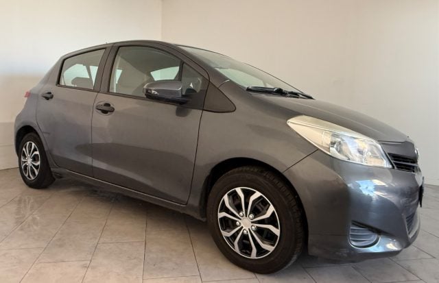 Toyota Yaris 1.0 5P Lounge - foto 3 di 4