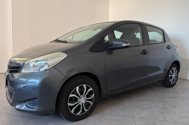 Toyota Yaris 1.0 5P Lounge - foto 2 di 4
