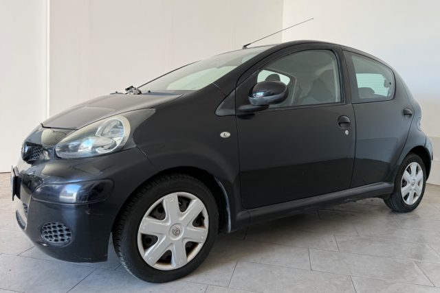 Toyota Aygo 1.0 12V VVT-i .5 porte - foto 3 di 4