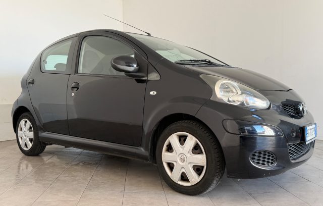 Toyota Aygo 1.0 12V VVT-i .5 porte - foto 2 di 4