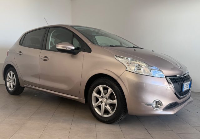 Peugeot 208 1° serie 1.2 VTi 82 CV 5 porte Allure - foto 2 di 4