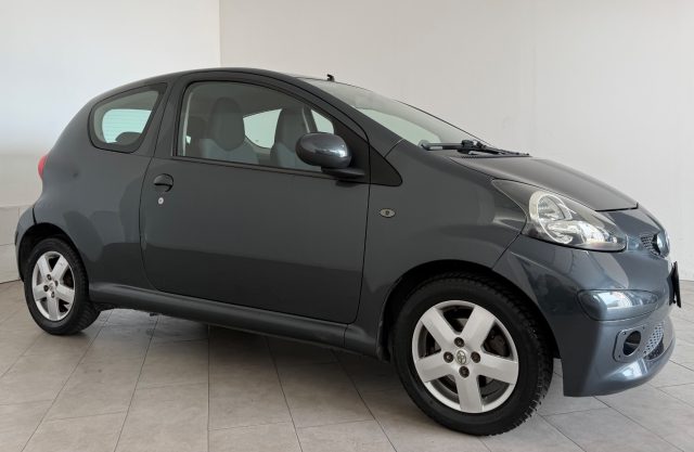 Toyota Aygo 1.0 12V VVT-i 3 porte Sol - foto 2 di 19