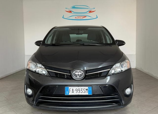 Toyota Verso 1.6 Style, del 2015, 138.001 km, in vendita a Lainate (MI)