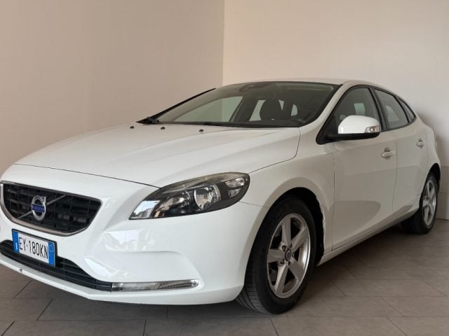 Volvo V40 T2 Summum - foto 2 di 4