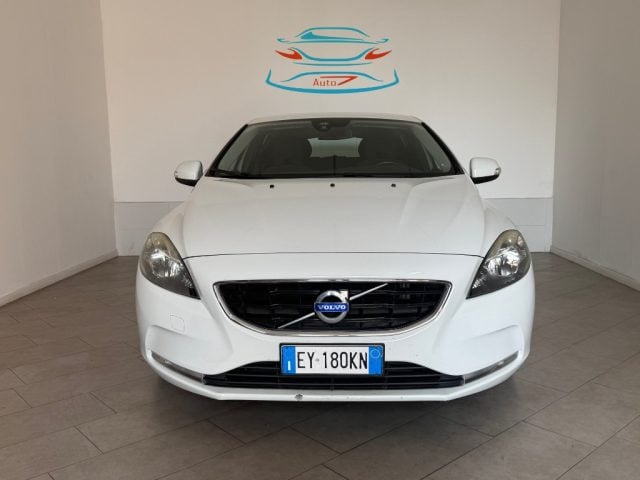 Volvo V40 T2 Summum, del 2015, 122.286 km, in vendita a Lainate (MI)