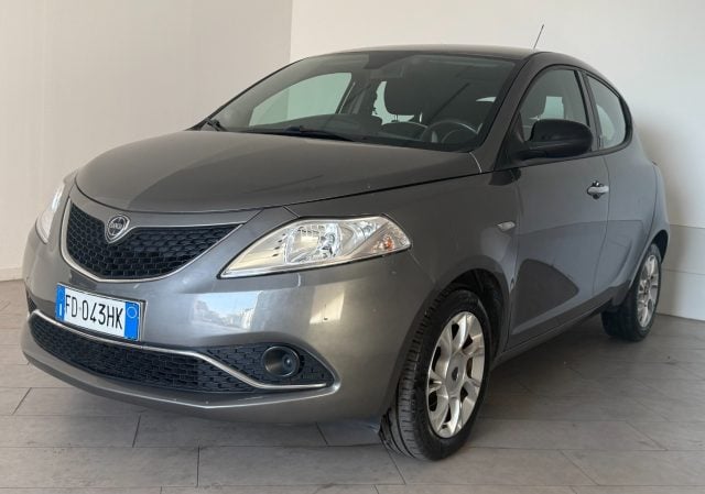 Lancia Ypsilon 1.2 69 CV 5 porte Platinum - foto 2 di 4