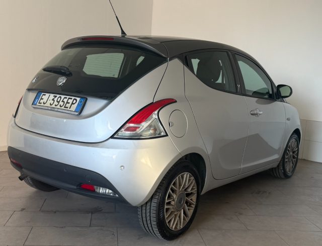 Lancia Ypsilon 0.9 TwinAir 85 CV 5 porte S&S Silver - foto 4 di 4