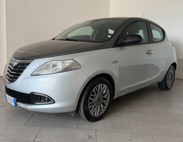 Lancia Ypsilon 0.9 TwinAir 85 CV 5 porte S&S Silver - foto 2 di 4