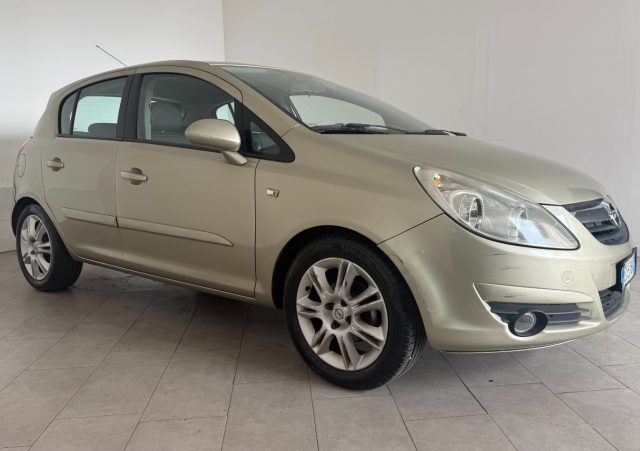 Opel Corsa 1.2 5 porte Easytronic Cosmo - foto 2 di 4