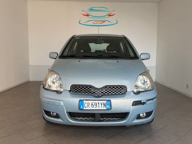 Toyota Yaris 1.0i 16V cat 3 porte Sol, del 2004, 200.965 km, in vendita a Lainate (MI)