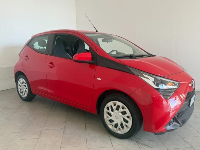 Toyota Aygo 1.0 VVT-i 72 CV 5 porte x-clusiv MMT - foto 2 di 4