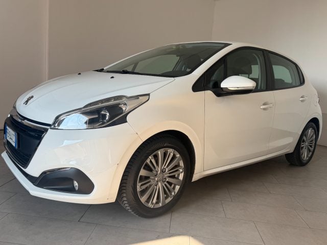 Peugeot 208 1° serie PureTech 82 5 porte Allure - foto 2 di 4