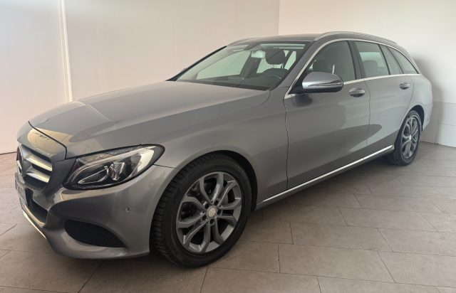 Mercedes-Benz C 200 d S.W. Auto Premium Plus - foto 2 di 4