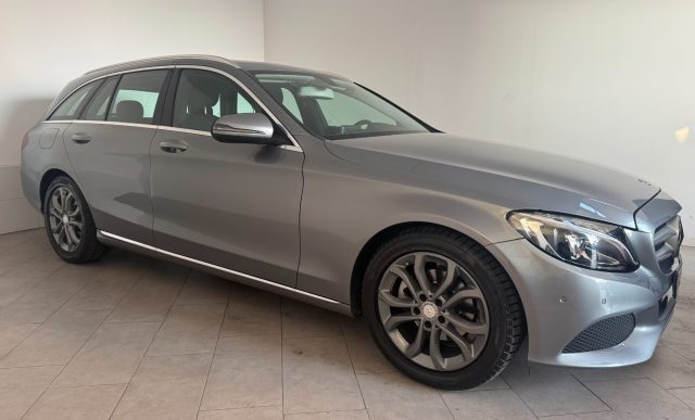 Mercedes-Benz C 200 d S.W. Auto Premium Plus - foto 3 di 4
