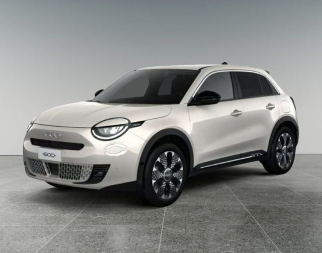 Fiat 600 Hybrid 145CV DCT MHEV La Prima km 0 a LIMBIATE