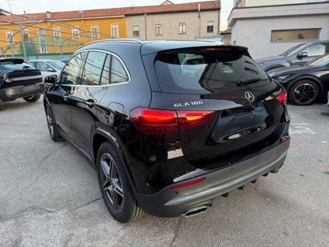 Mercedes-Benz GLA 180 Automatic AMG Line Premium - foto 3 di 4