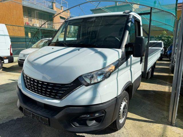 Iveco Daily 35S14HA8V 2.3 HPT Cassonato Hi-Matic usato a LIMBIATE