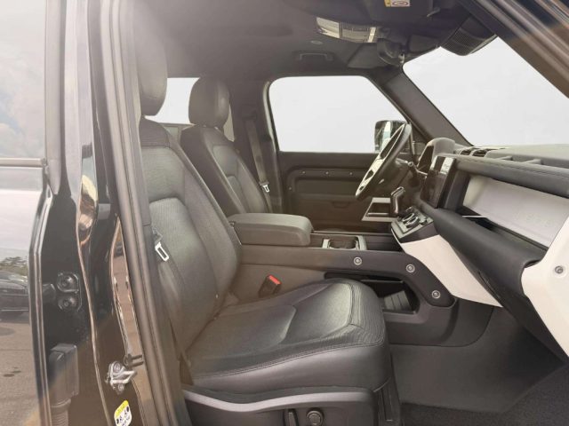 Land Rover Defender 110 3.0D I6 200 CV AWD Auto X-Dynamic SE - foto 3 di 4