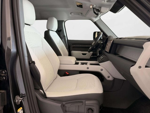 Land Rover Defender 110 3.0D I6 200 CV AWD Auto S - foto 3 di 16