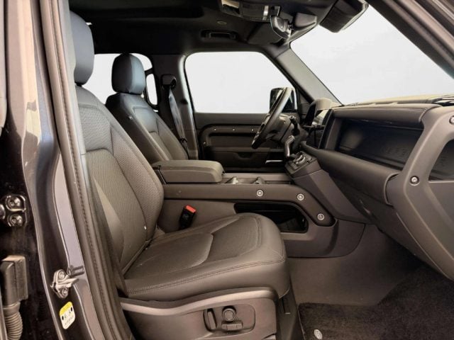 Land Rover Defender 110 3.0D I6 250 CV AWD Auto X-Dynamic SE - foto 3 di 16
