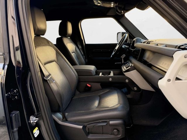 Land Rover Defender 110 3.0D I6 250 CV AWD Auto X-Dynamic S - foto 3 di 4
