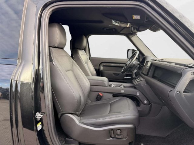 Land Rover Defender 90 3.0D I6 200 CV AWD Auto X-Dynamic SE - foto 3 di 4
