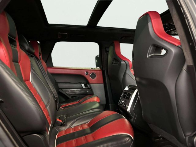 Land Rover Range Rover Sport 5.0 V8 Supercharged 550 CV SVR - foto 4 di 4