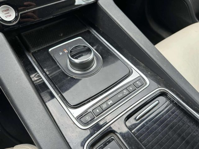 Jaguar F-Pace 2.0 D 180 CV AWD aut. Prestige, del 2018, 237.600 km, in vendita a Monteriggioni (SI)