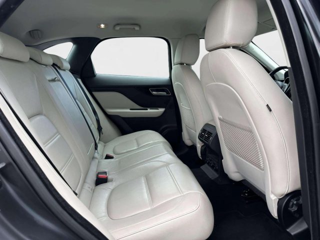 Jaguar F-Pace 2.0 D 180 CV AWD aut. Prestige - foto 4 di 4