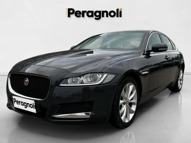 Jaguar XF 2.0 D 180 CV aut. Prestige, del 2017, 96.900 km, in vendita a Monteriggioni (SI)