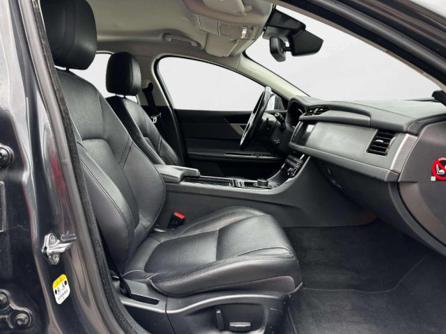 Jaguar XF 2.0 D 180 CV aut. Prestige, del 2017, 96.900 km, in vendita a Monteriggioni (SI)