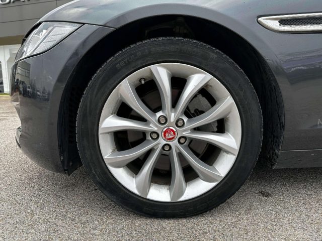 Jaguar XF 2.0 D 180 CV aut. Prestige, del 2017, 96.900 km, in vendita a Monteriggioni (SI)