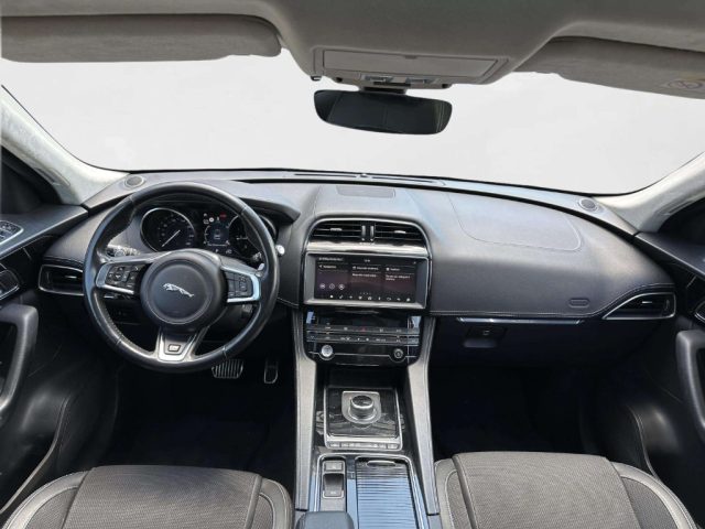 Jaguar F-Pace 2.0 D 240 CV AWD aut. R-Sport - foto 4 di 4