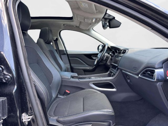 Jaguar F-Pace 2.0 D 240 CV AWD aut. R-Sport - foto 3 di 4