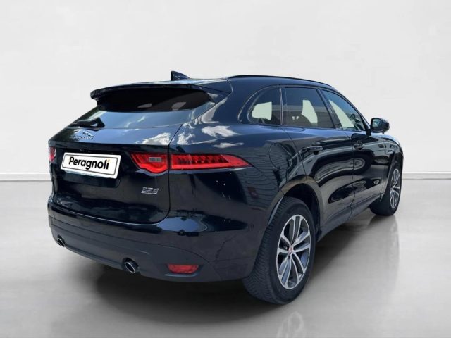 Jaguar F-Pace 2.0 D 240 CV AWD aut. R-Sport - foto 2 di 4
