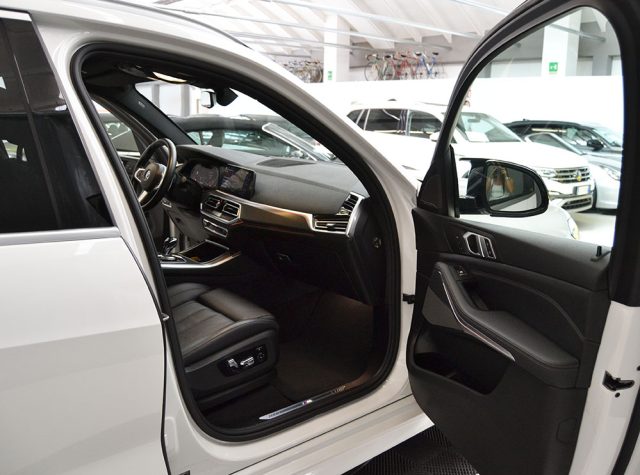 BMW X5 xDrive30d Msport Tetto-Cerchi 22"-Head-Up-Harman - foto 4 di 4