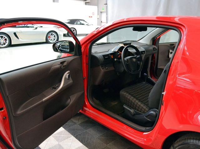 Toyota iQ 1.0 Sol Automatica Unico Proprietario Km 48.500 - foto 2 di 4