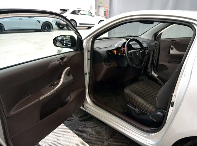 Toyota iQ 1.0 Automatica Unico Proprietario Ok Neopatentati - foto 2 di 4