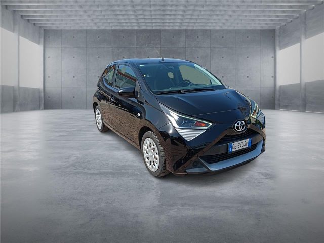 Toyota Aygo 2ª serie Connect 1.0 VVT-i 72 CV 5 porte x-cool usato a BARI