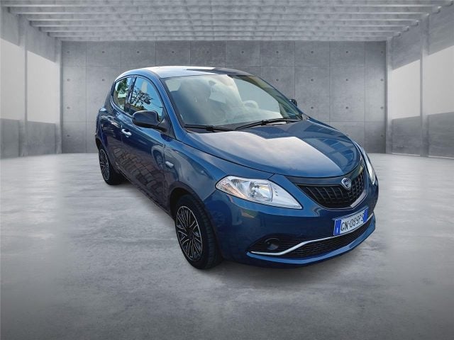 Lancia Ypsilon 3ª serie 1.0 FireFly 5 porte S&S Hybrid Ecochic usato a BARI