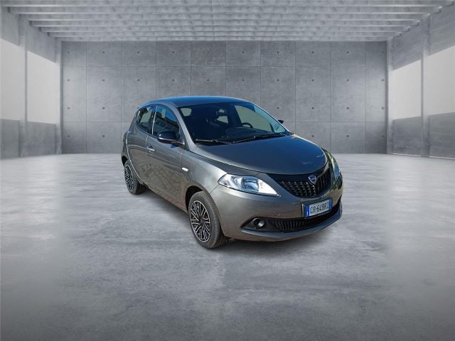Lancia Ypsilon 3ª serie 1.0 FireFly 5 porte S&S Hybrid Silver, del 2023, 36.702 km, in vendita a Bari (BA)