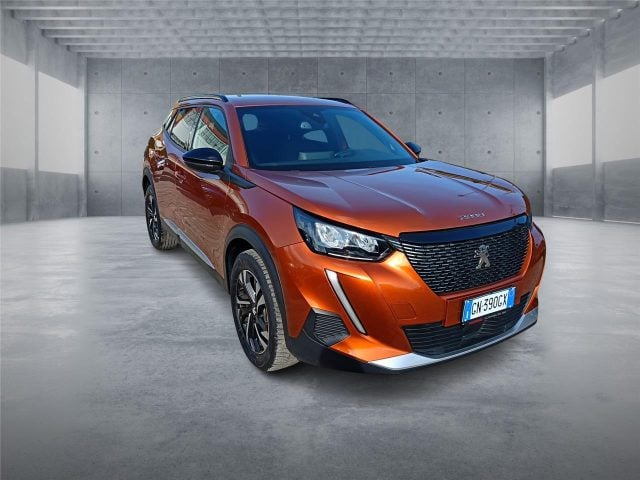 Peugeot 2008 2ª serie PureTech 100 S&S Allure Pack, del 2023, 56.560 km, in vendita a Bari (BA)