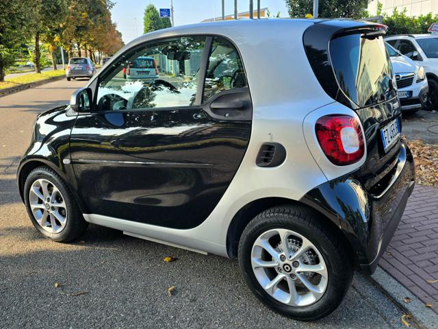 smart forTwo EQ Velvet Black OK NEOPATENTATI - foto 4 di 4