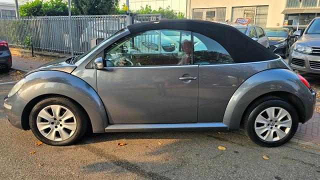 Volkswagen New Beetle Cabrio 2.0 AUTOMATICO Limited Red Edition - foto 4 di 4