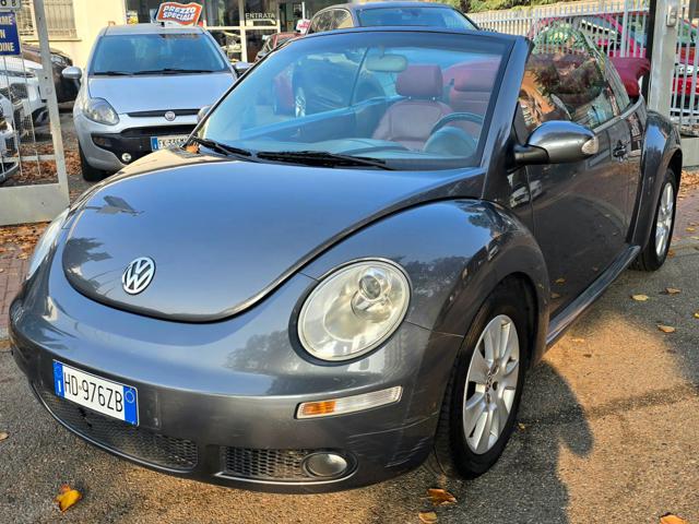Volkswagen New Beetle Cabrio 2.0 AUTOMATICO Limited Red Edition - foto 2 di 4