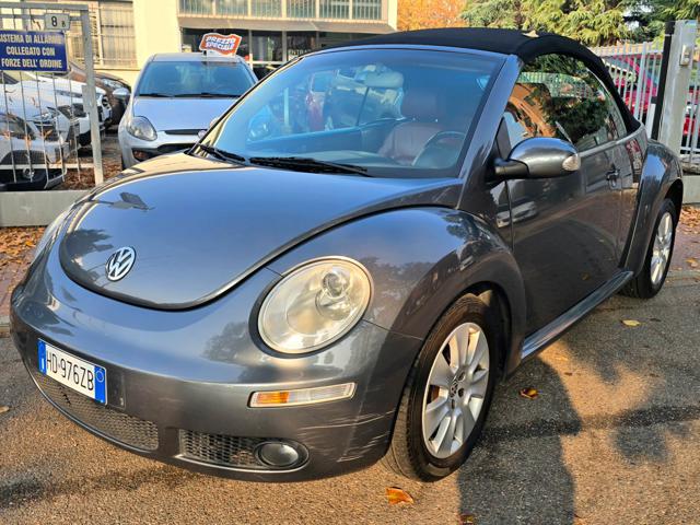 Volkswagen New Beetle Cabrio 2.0 AUTOMATICO Limited Red Edition, del 2009, 161.000 km, in vendita a Opera (MI)