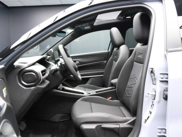 Jeep Avenger 1.2 turbo e-hybrid mhev Summit fwd 110cv edct6 - foto 3 di 4