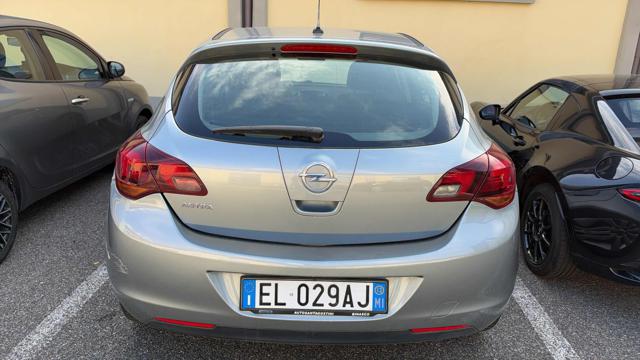 Opel Astra 1.6 115CV 5 porte Cosmo - foto 2 di 4