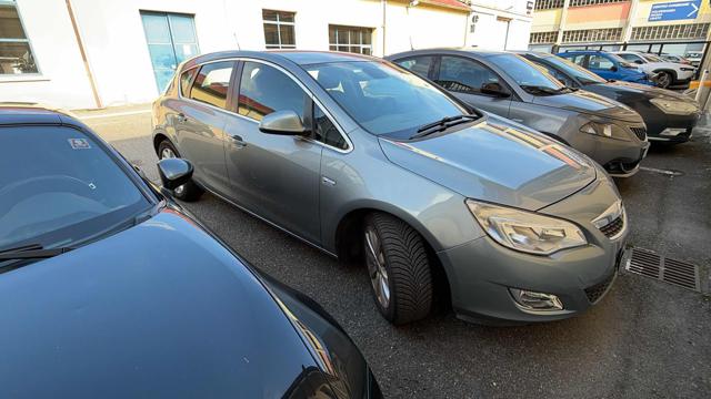 Opel Astra 1.6 115CV 5 porte Cosmo - foto 3 di 4