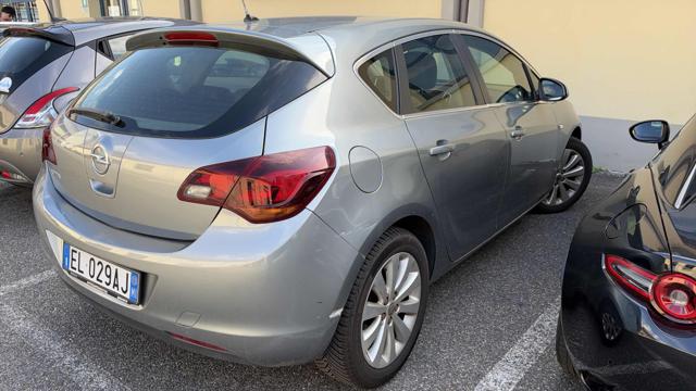 Opel Astra 1.6 115CV 5 porte Cosmo, del 2012, 90.000 km, in vendita a Segrate (MI)